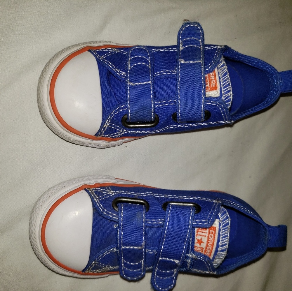 Converse shoes 8c